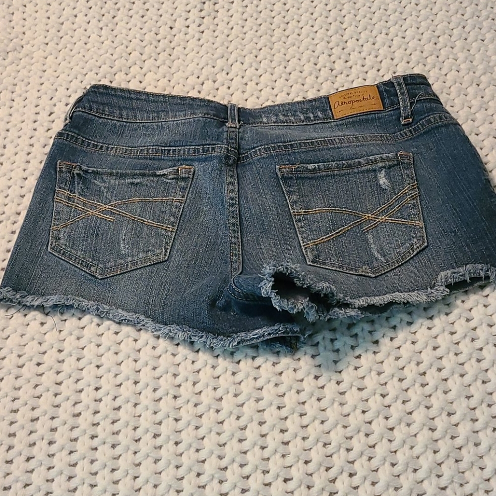 Short shorts - Picture 2 of 2